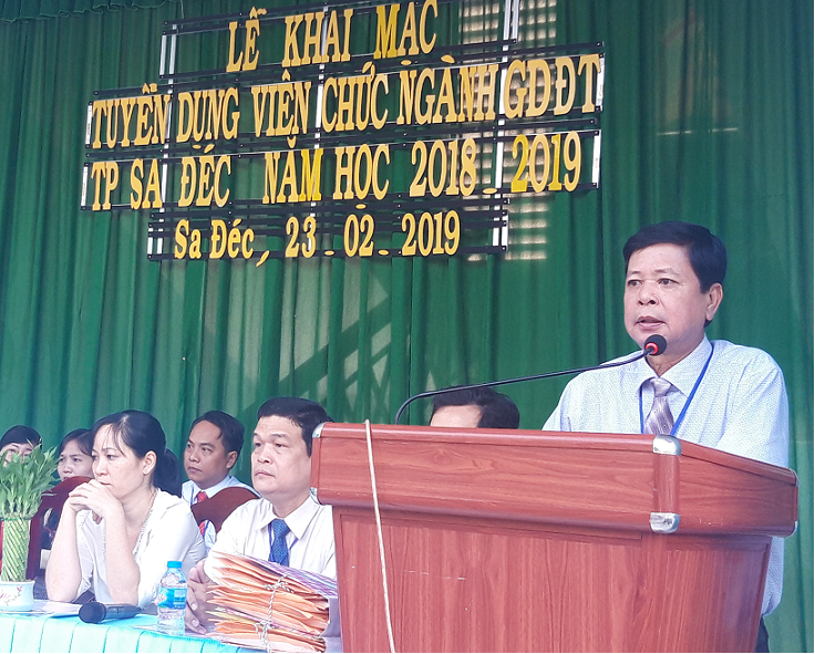 Ông Lăng Minh Nhựt, Phó Chủ tịch UBND thành phố - Chủ tịch Hội đồng xét tuyển phát biểu khai mạc